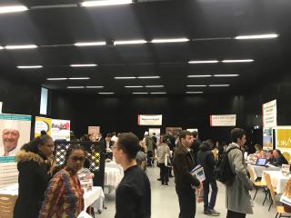 Chassé croisé des recruteurs et des étudiants en vue de divers contrats