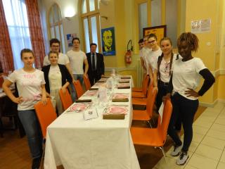 Dîner en faveur des Restos du Coeur au lycée Mendès France de Contrexeville