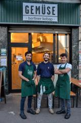 Noé Lazare (au centre) est le fondateur de Gemüse.