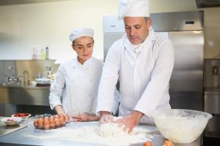 chef avec son apprentie