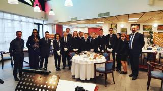 Les équipes de services du lycée Georges Baptiste pr^tes pour le gala Paul Bocuse