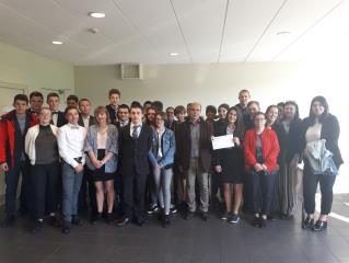 remise du chèque au président des PEP39.