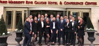 Les Bachelor Management hôtelier et restauration de Ferrandi devant le Marriott