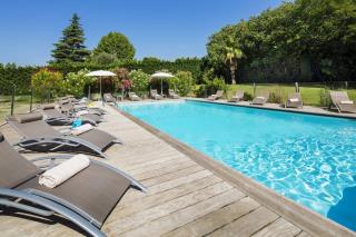 La piscine du Best Western Plus Elixir de Grasse (Alpes-Maritimes).
