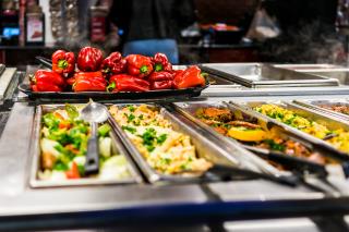 Parmi les aliments mis en cause lors de TIAC, les plats cuisinés sont responsables dans 33 % des...
