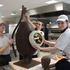 présentation au public du chef d'oeuvre en chocolat
