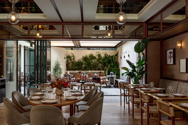 Le restaurant Thiou et le patio, dans l'hôtel Norman à Paris (VIIIe)