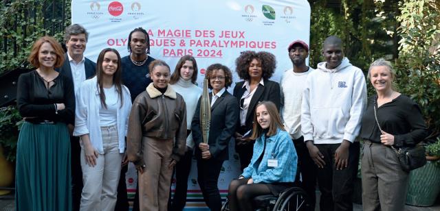 Des femmes et des hommes venus de tous horizons et choisis pour leurs parcours de vie inspirants et leurs histoires hors du commun, tous engagés en faveur d’une société plus inclusive, égalitaire et citoyenne.