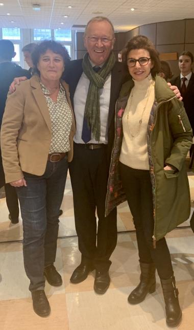 De gauche à droite : Esther Milland, présidente de l'Anephot, Patrice Hauchard, directeur du lycée Albert de Mun, et Rachida Dati, maire du VIIe arrondissement de Paris.
