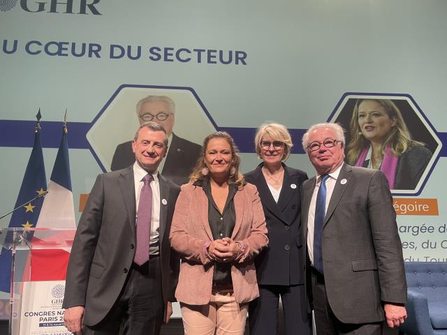 Hervé Dijols, vice-président sortant du GHR, Olivia Grégoire ministre en charge du tourisme, Didier Chenet président sortant GHR et Catherine Quérard nouvelle présidente GHR.