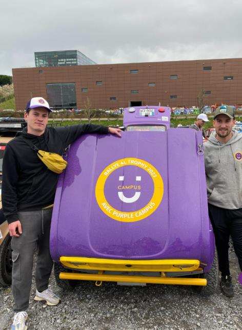 Au volant : Samuel apprenti mécanicien auto (BTS) et Arthur apprenti cuisinier (Brevet professionnel) de Purple Campus Béziers.