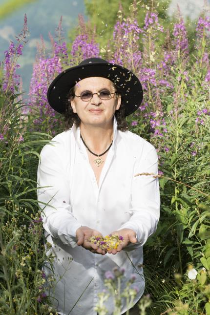 Dès le printemps, Marc Veyrat organisera une fois par semaine, pour le grand public, une cueillette de plantes de montagne.