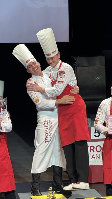 Erik Hansen, accompagné de son professeur Manuel Panfili, du SAIT du Calgary, a remporté le Trophée Jean Rougié 2024