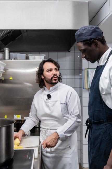 Les commis détenus suivent des masterclass (ici avec le chef Léo Troisgros).