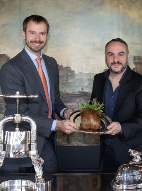 André Terrail, président de l’Association Trophée Delair et propriétaire de La Tour d’Argent et le parrain du concours, François- Xavier Demaison, acteur et gastronome averti.