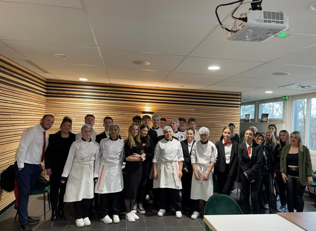 Les élèves de l'école hôtelière de Manosque et du centre d’esthétique Vicenta