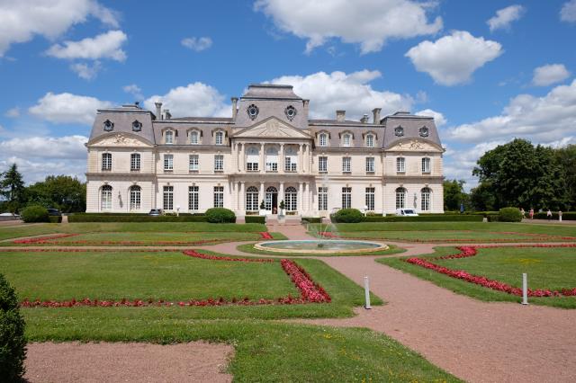 Le château d'Artigny, racheté il y a un an par le groupe Artea de Philippe Baudry aux Souces de Caudalie, est en pleine mutation.