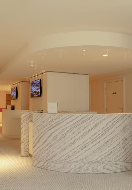 La réception de The Purist Retreat & Spa, aux Cures marines de Trouville. 