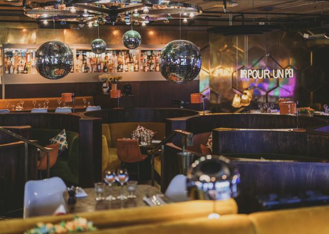 Bistrot Podium a une capacité de 140 places assises