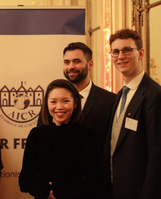 Le podium du trophée David Campbell (de gauche à droite) : Kim Pham, lauréate, William Charles Passareira Ferreira (3e) et Titouan Rolland (2e).