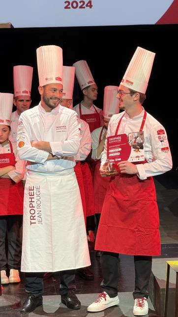 Edgard Sevezen, avec son professeur Jérémie Barnay, a remporté le second prix.