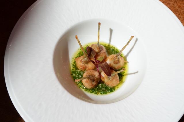 La grenouille d’élevage française (ici cuisinée à la Maison Blanc) peine à se faire une place dans nos assiettes.
