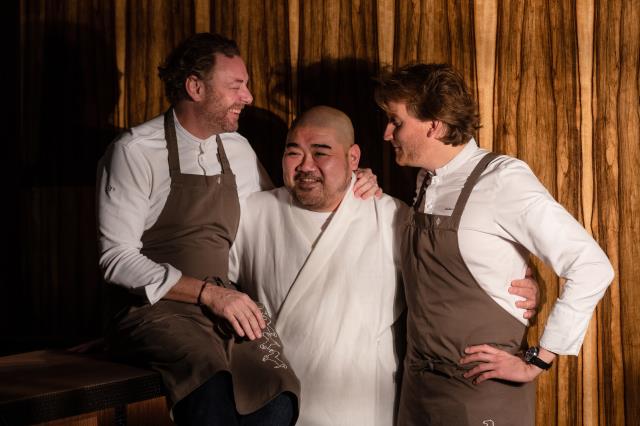 Portrait des chefs Arnaud Donckele, Takuya Watanabe et Maxime Frédéric