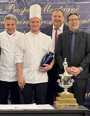 Michel Roth, parrain du concours 2024, le lauréat Alain Cully, Bernard Baud (Grandes Distilleries Peureux Massenez) et Richard Gignioux, directeur général de Ferrandi Paris.