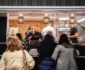 Le foodtruck Izakaya par Charles Coulombeau, le chef étoilé de La Maison dans le Parc à Nancy.