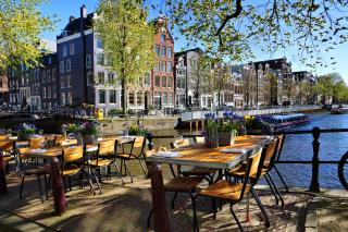À Amsterdam, identifiez bien les quartiers les plus en vue pour ouvrir votre établissement.