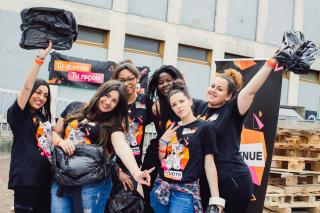 Le programme ibis RockCorps permet d'échanger 4 heures de bénévolat contre une place de concert à l’Accor Arena le 29 mai 2024.