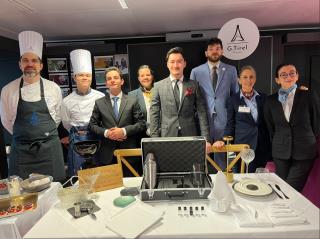 Etudiants et professeurs de cuisine sur le stand du lycée Tirel