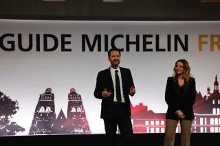 Gwendal Poullennec, directeur international des guides Micxhelin et Anaïs Bouton, présentatrice de...