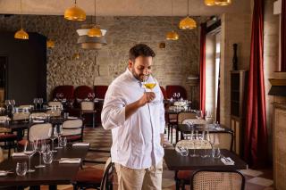 Yoann Amado, dans la salle du restaurant le Cercle Guiraud