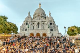 Pour mieux gérer les pics de fréquentation touristiques, le ministère souhaite promouvoir le...