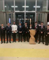 Les élèves du lycée  IPSSEDA de Praia a Mare avec leur directeur Antonio Abate De Luca et Roberto Ghin, proviseur du lycée Guillaume Tirel 