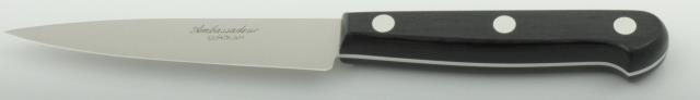 Le couteau d'office : petit couteau à lame courte et pointue, dépourvue de dents.