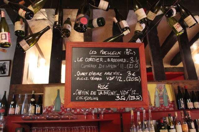 Au Cercle Rouge, à Angers, le vin est servi dans des verres de 10 cl.