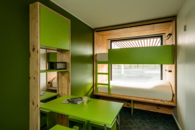 Un design épuré pour une chambre facile à vivre.