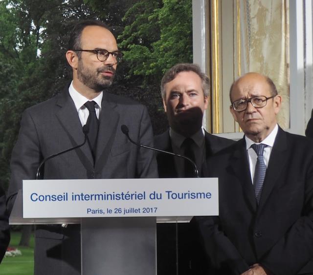De g à d : le Premier ministre, Edouard Philippe, le secrétaire d'Etat Jean-Baptiste Le moyne et le ministre de l'Europe et des Affaires Etrangères, Jean-Yves Le Drian.