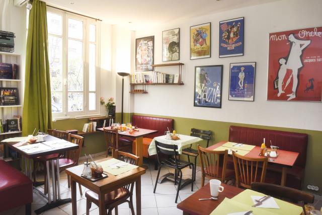 Le Zazie Hôtel mise sur la réinsertion… et la récup'. Tout le mobilier est chiné, dans une démarche de développement durable.