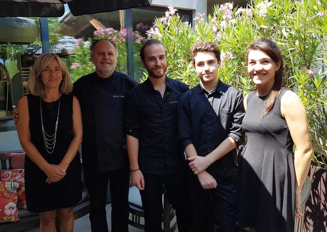 La Corne d'or, une affaire de famille. Désormais (de gauche à droite), Florence et Gérard Borrel travaillent avec leurs deux fils, Alexandre et son petit frère Théo (en apprentissage MC Dessert de restaurant), et Eva Pegoraro la compagne de l'aîné.