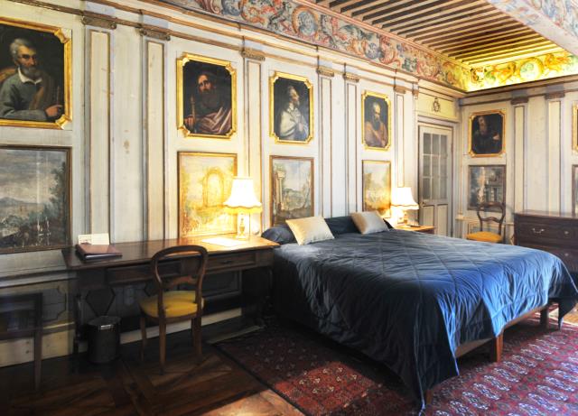 la chambre du Prieur qui n'avait pas été renovée depuis plusieurs siècles