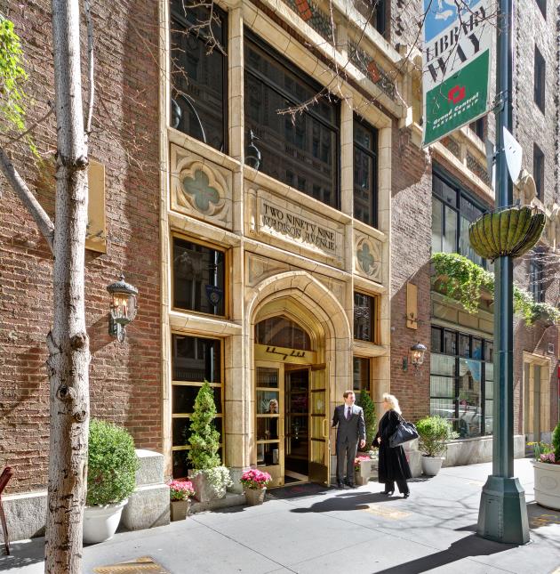 Derrière sa façade néogothique, le Library Hotel rend hommage aux livres.