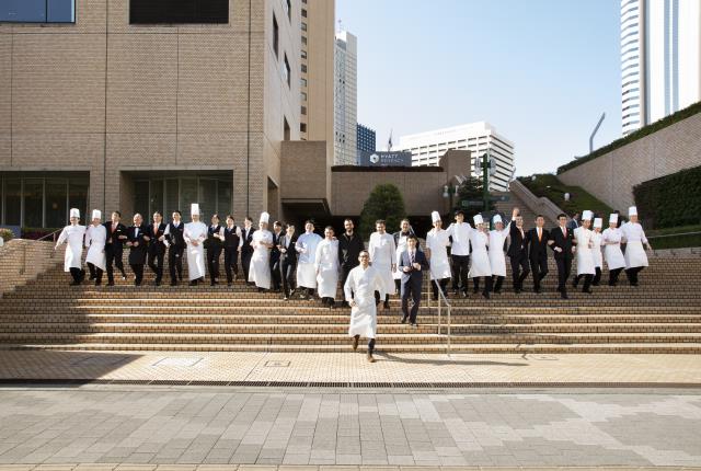 l'équipe cuisine et salle de Cuisine(s) Michel Troisgros à Tokyo