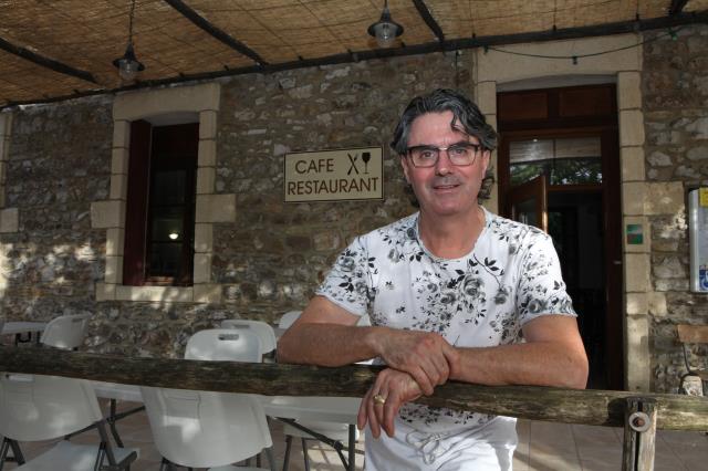 Dans son village d'adoption, Jean-Yves Piccinali vit son rêve en partageant sa passion pour la cuisine.