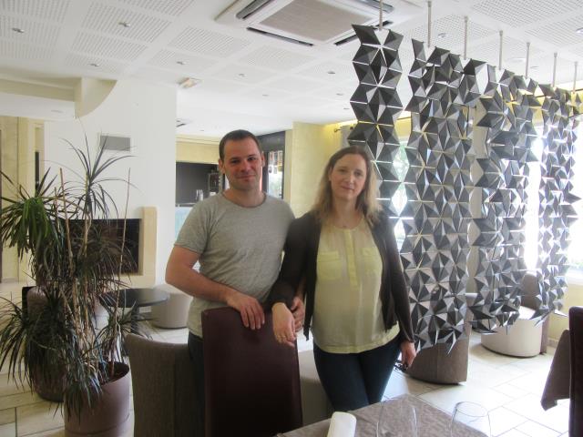 Emmanuel et Edith Janody se partagent les rôles, lui gère la partie restauration, elle l'hôtellerie.