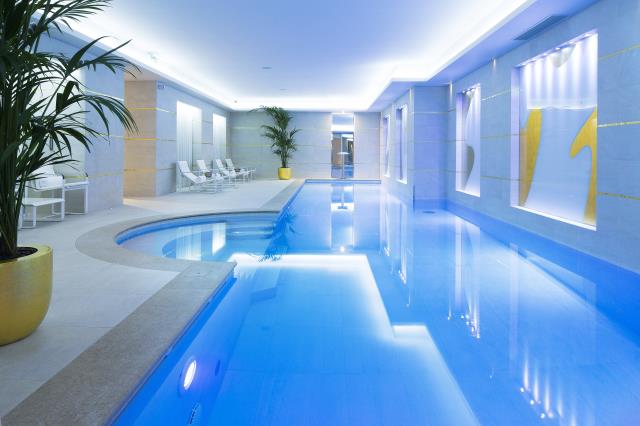 La piscine du Burgundy et son spa Sothys.