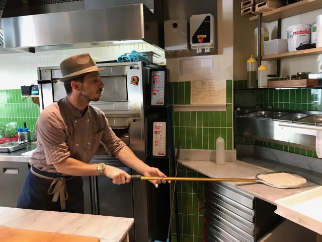 Alex Ivanov est Pizzaiolo au restaurant italien Il Grano, dans le 17ème arrondissement