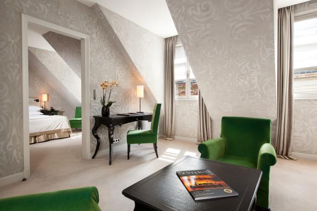 Le salon d'une junior suite.